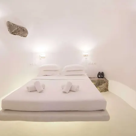 Morfi Cave House *